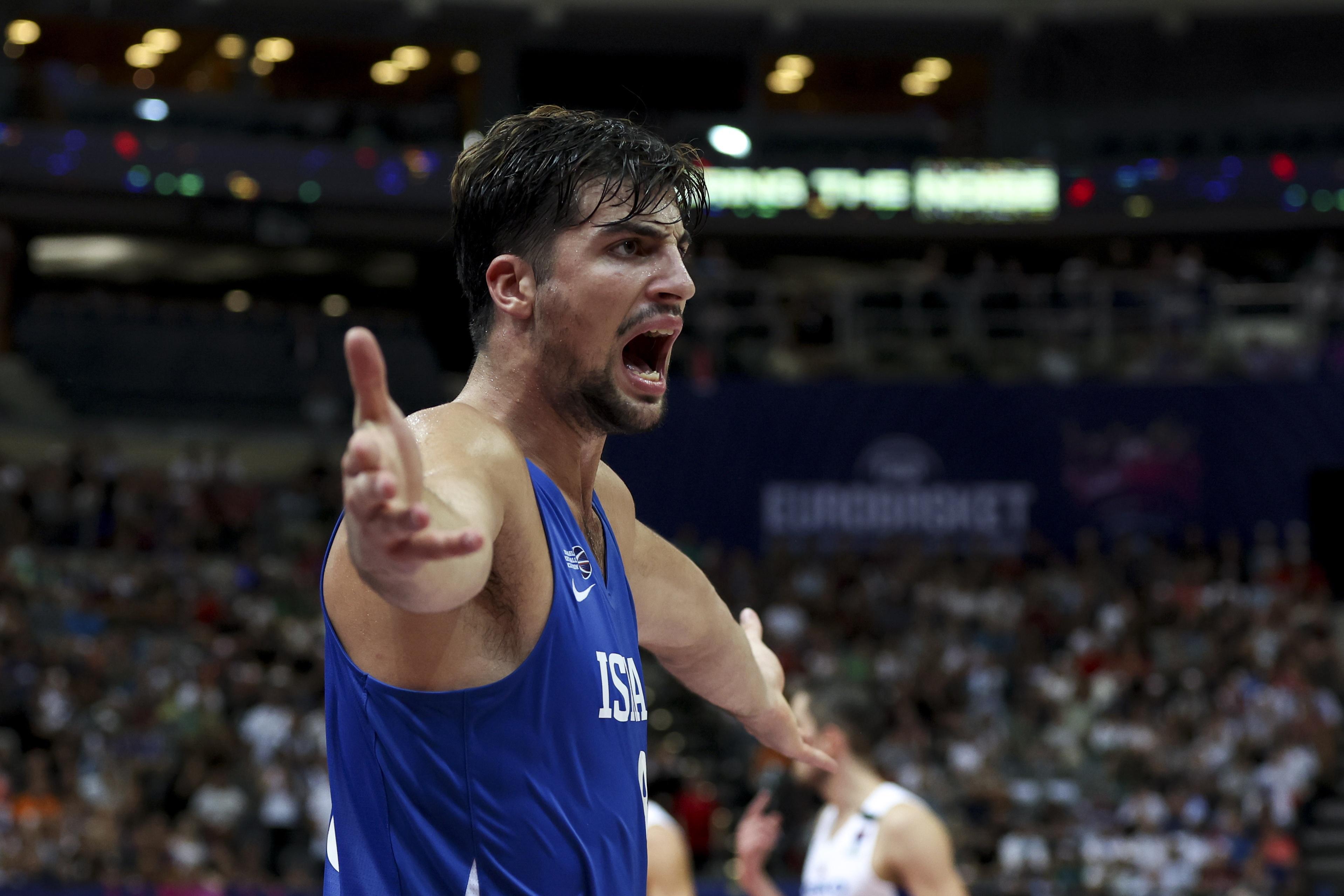 外线还没投开！阿夫迪亚半场三分4中0拿下11分4板1助3帽